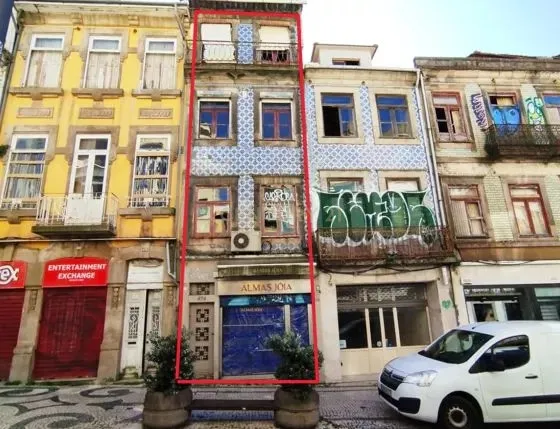 Edifício para Recuperação no Coração do Porto - Image 1