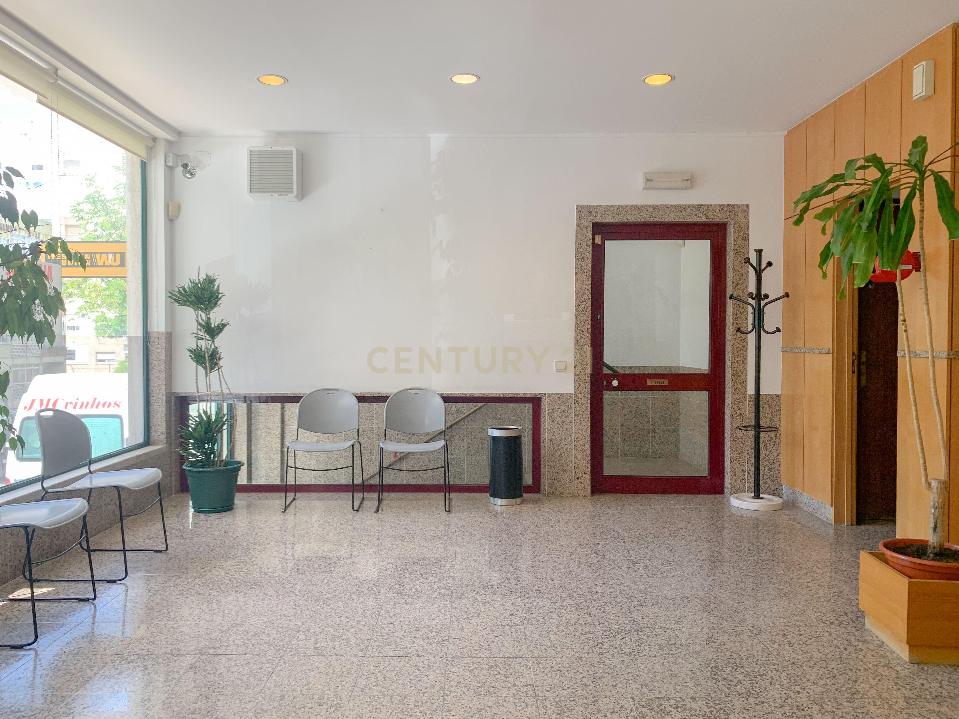 Fotografia 4 de Espaço comercial amplo e versátil com localização estratégica à venda em Setúbal