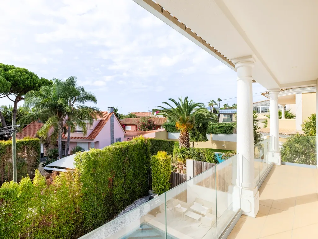 Moradia T5 de Luxo com Piscina, Ginásio, Sauna e Garrafeira em Birre, Cascais - Image 2