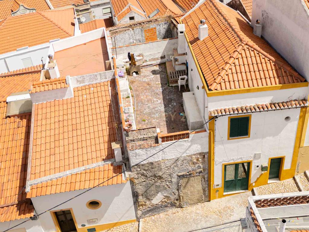 Moradia em ruinas no centro histórico de Palmela - Image 15