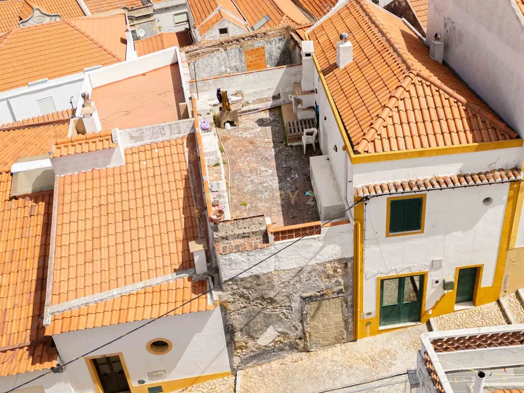 Moradia em ruinas no centro histórico de Palmela - Image 15