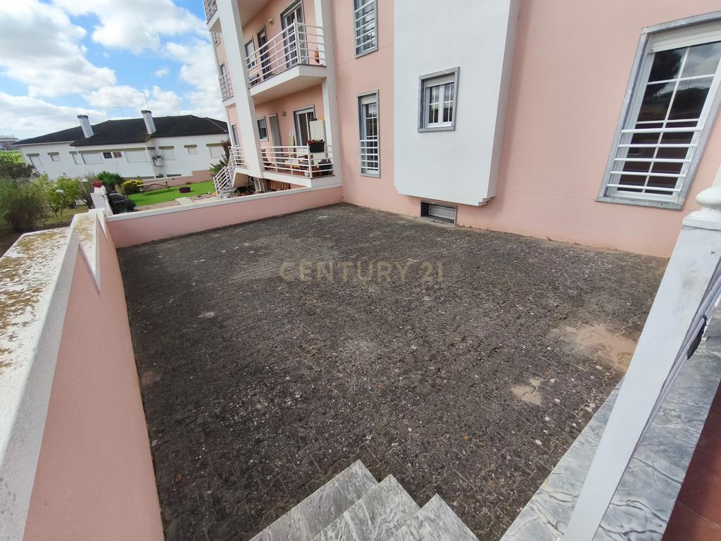 Apartamento T3 para arrendar com terraço de 200m² e garagem para dois carros — Lourinhã - Image 23