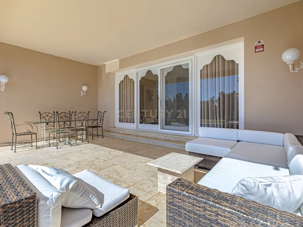 Elegância Andaluza Intemporal no Coração de El Paraíso, Estepona - Image 12