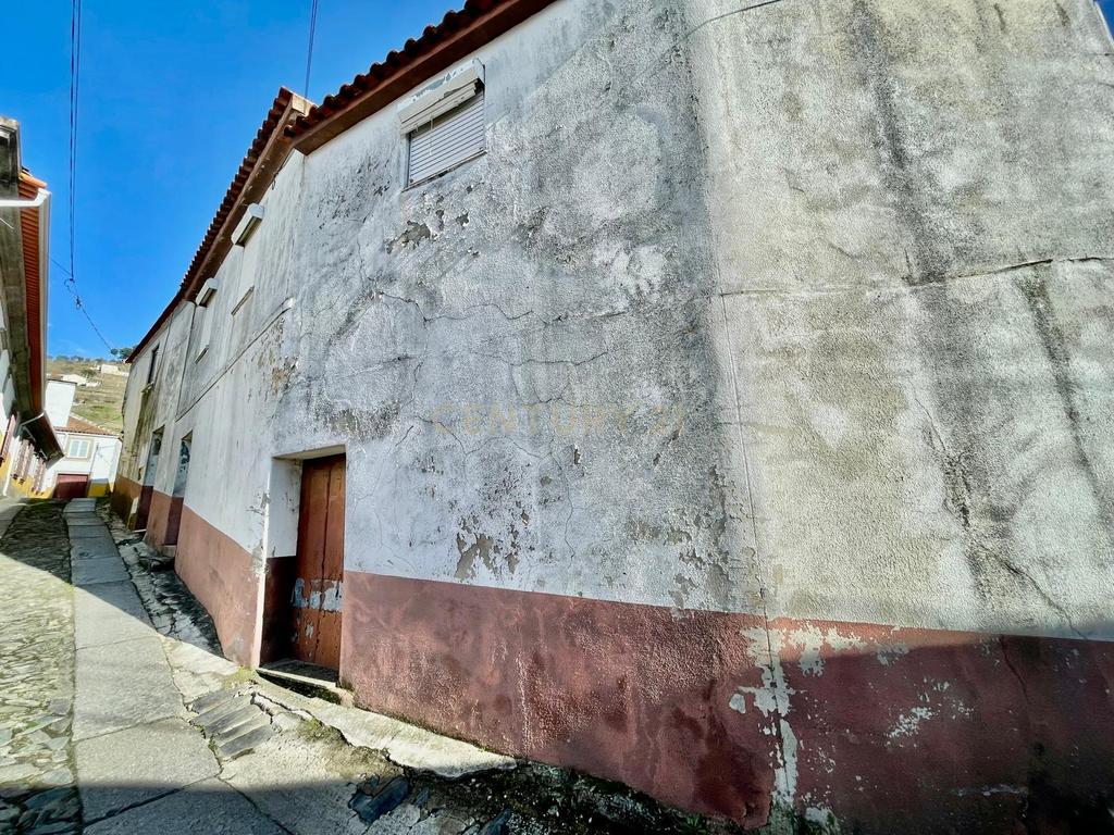 Moradia para recuperar em Oliveira - Mesão Frio - Image 15