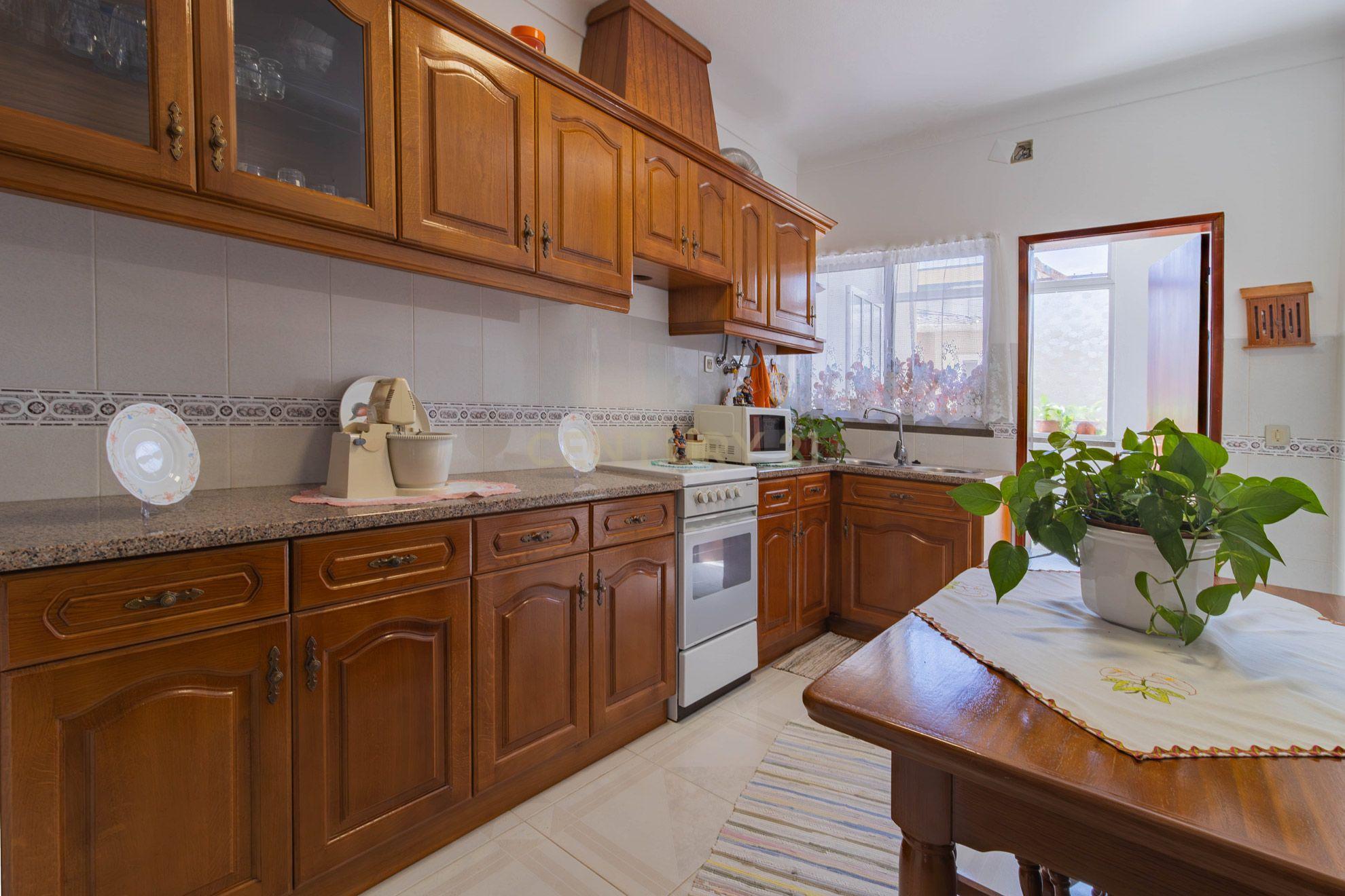 Fotografia 7 de Apartamento T3 Rés do Chão com Garagem, Logradouro e Terreno – Marinha Grande