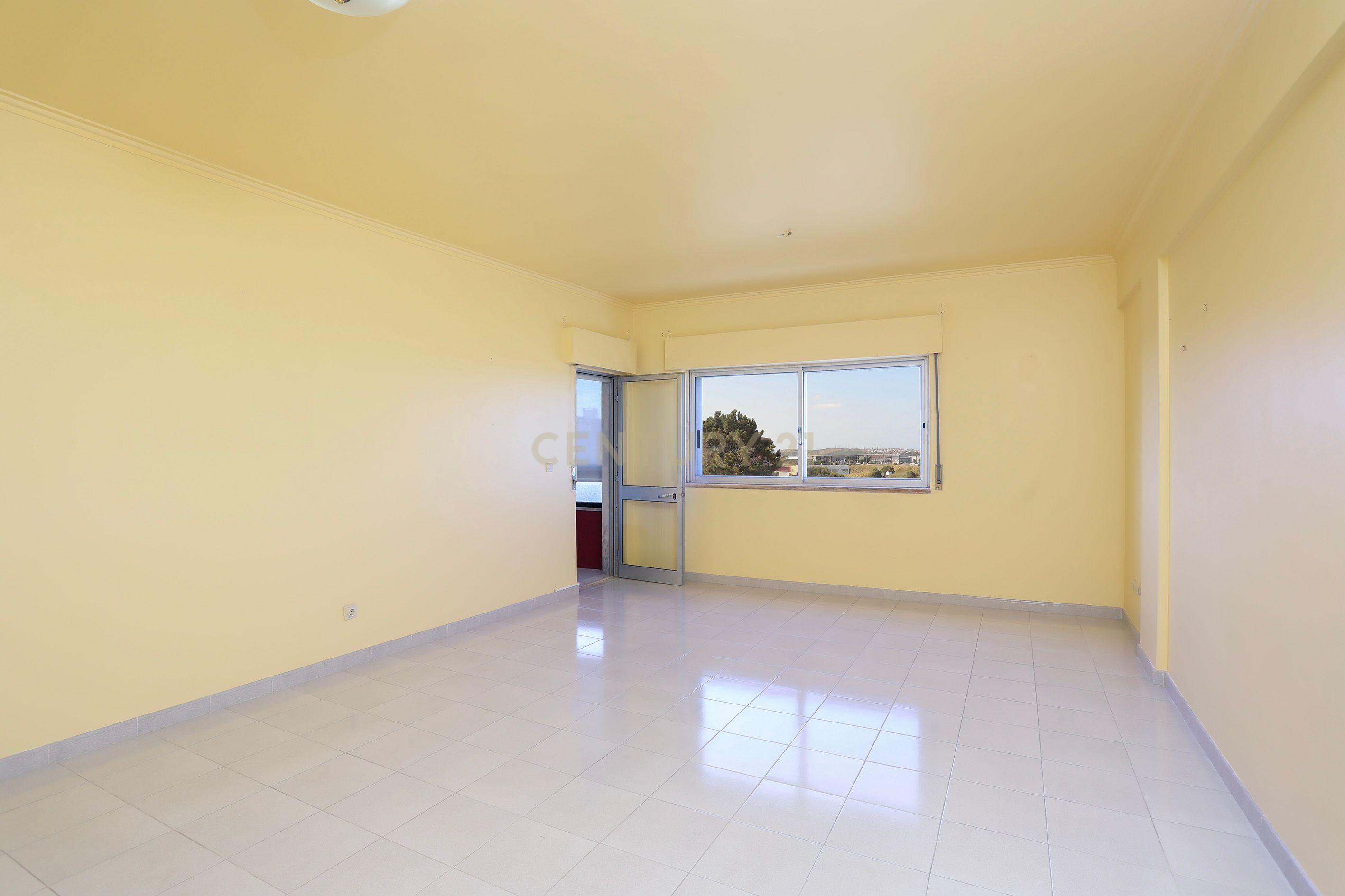 Fotografia 5 de Apartamento T3 com Varanda e Arrecadação - Rio de Mouro
