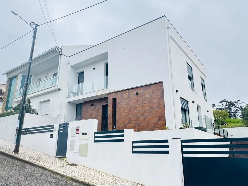 Moradia Geminada T4 em Caneças, Moderna e com excelentes acabamentos - Image 4