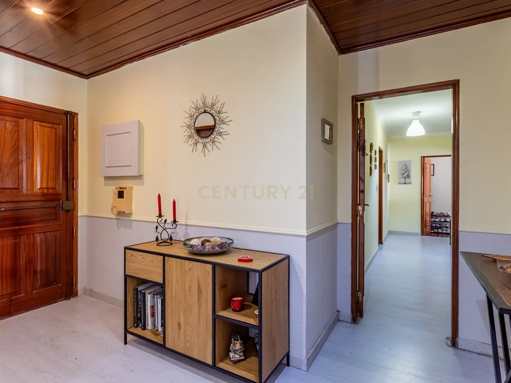 T3 Espaçoso em Excelente Localização- Quinta do Conde - Image 6