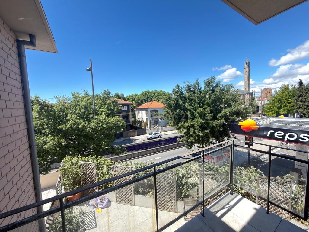 Arrendamento T3 de Luxo nas Antas Praça Velasques| Terraço, Box e 4 Frentes ☀️ - Image 4
