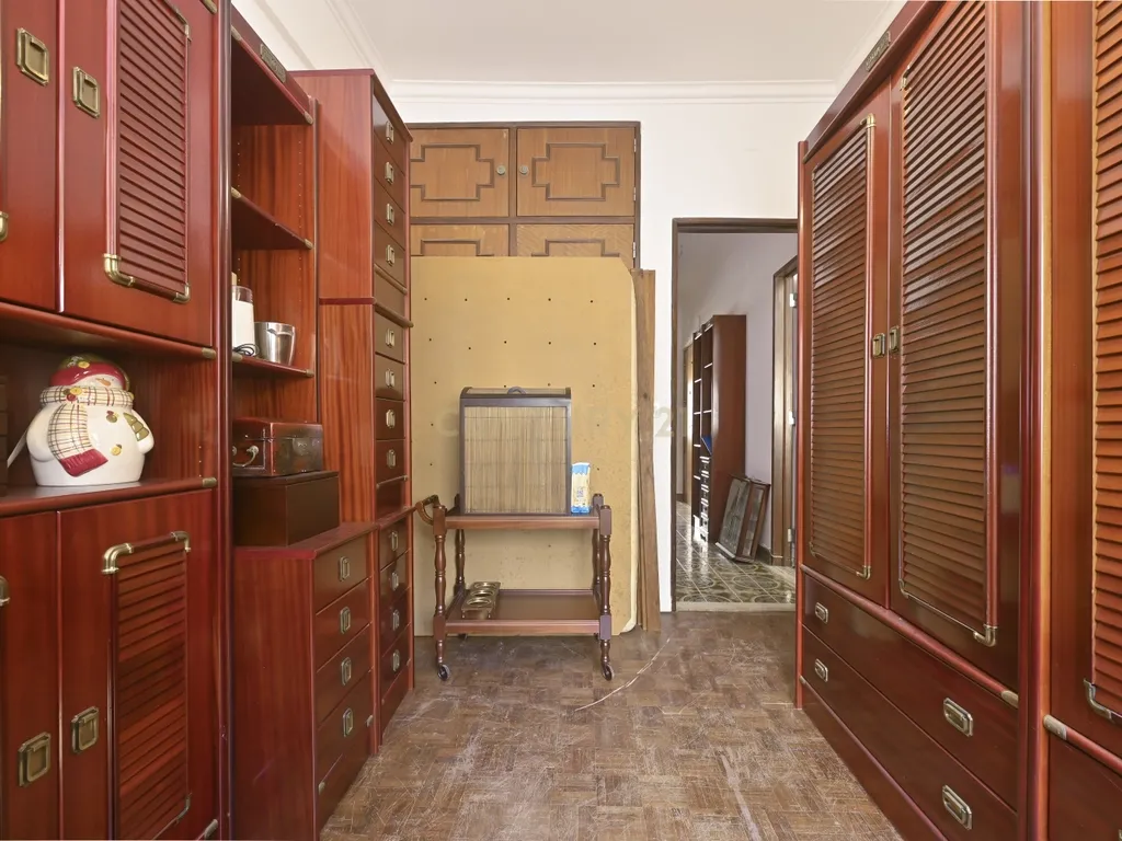 Apartamento T1 para venda na zona de Alcântara a necessitar de obras - Image 15