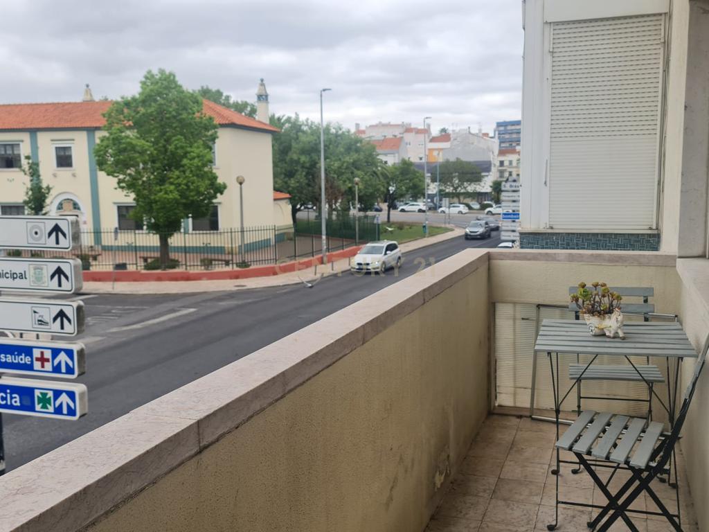 Apartamento T3 com 82m² na Amadora – Excelente Estado e Localização Privilegiada - Image 14