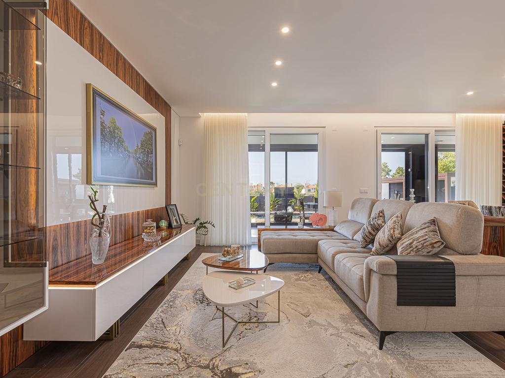 Moradia T4 de luxo, lote de gaveto 805m2, com cave e piscina. - Image 9