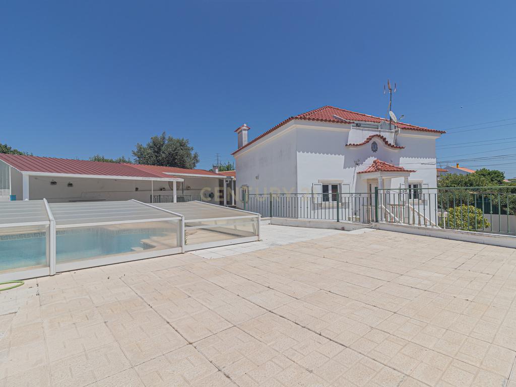 Moradia T4 em Vila Nova - Bucelas - Image 1