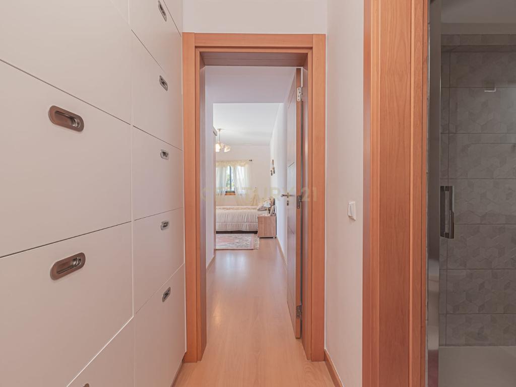 Espaçoso apartamento T3 no Casal Do Marco com Terraço - Image 51