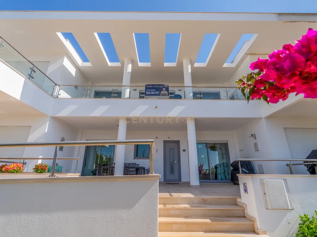 Apartamento Duplex em condomínio privado com piscina, e grande zona verde. - Image 3