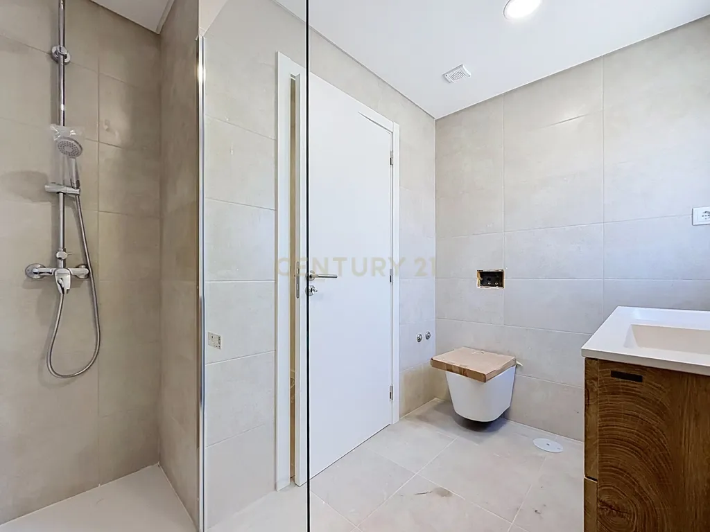 Moradia Geminada T4 no Casal do Marco Com Piscina - Image 30
