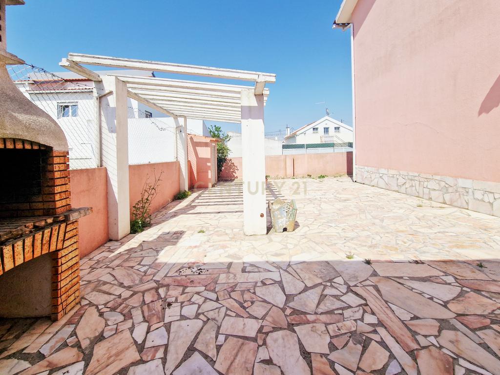 Moradia isolada de 6 assoalhadas com garagem - Zona tranquila - Image 37