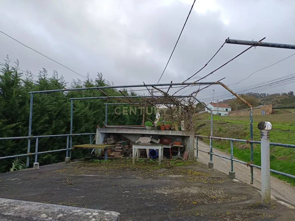 Moradia T2 com Garagem em Carvoeira e Carmões - Image 15