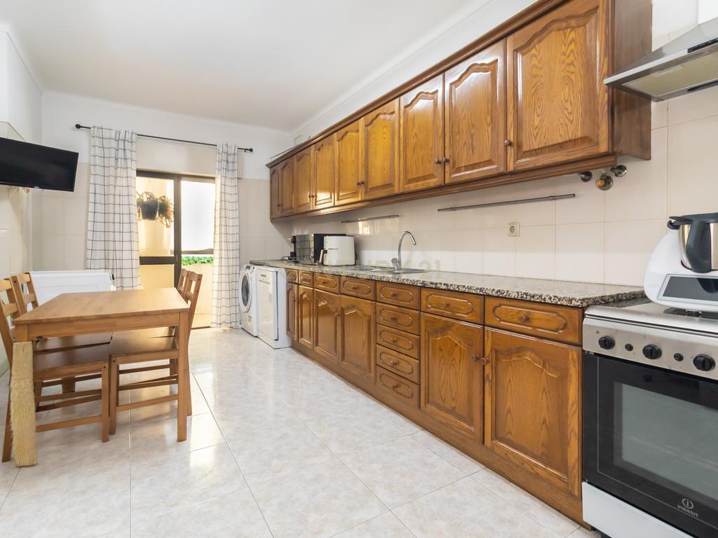Viva com conforto no coração de Setúbal – Excelente Apartamento T3 nos Pinheirinhos - Image 43