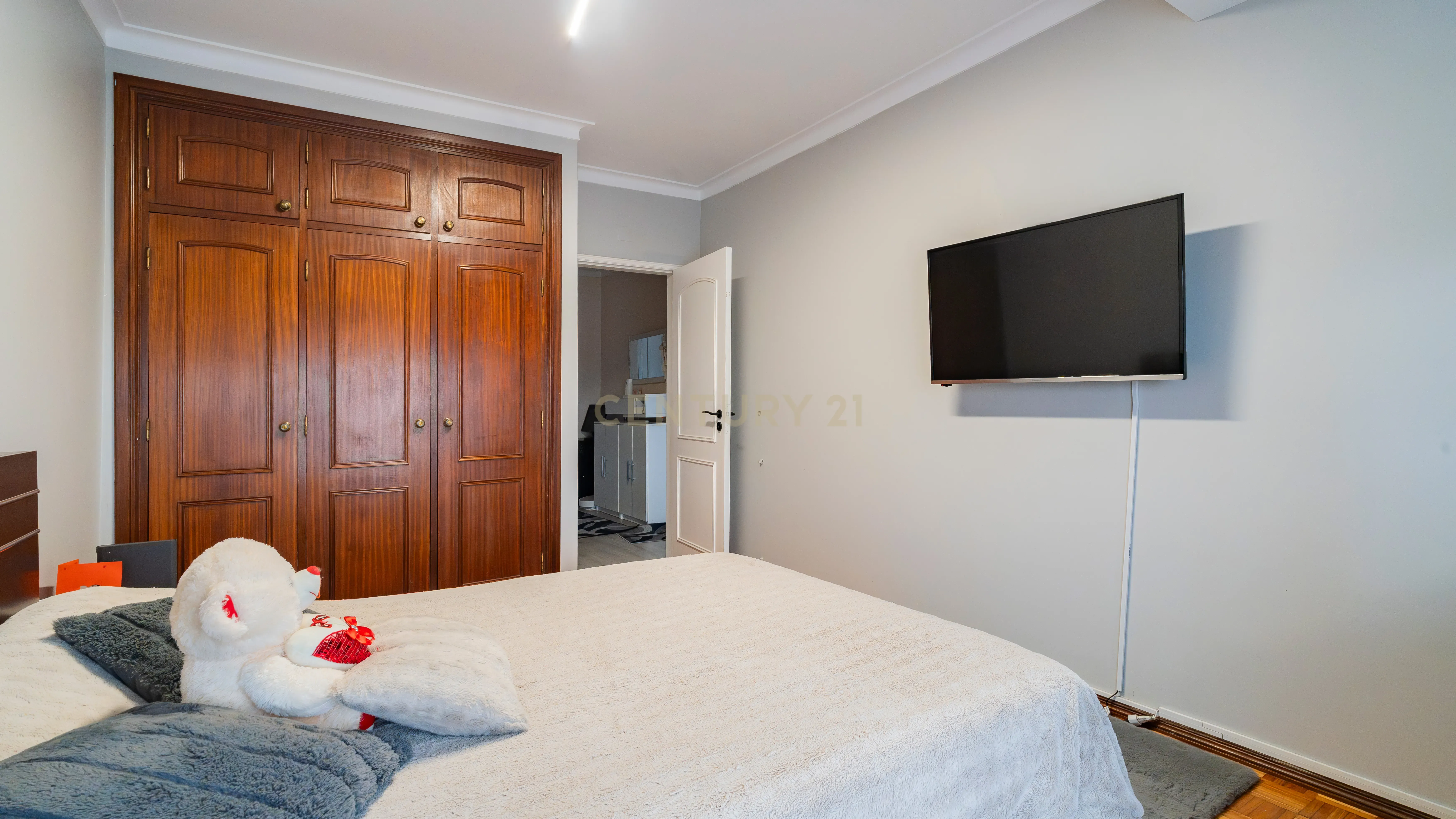 Fotografia 8 de Apartamento T3 com Garagem | 2 WCs | Excelente Estado | Marinha Grande