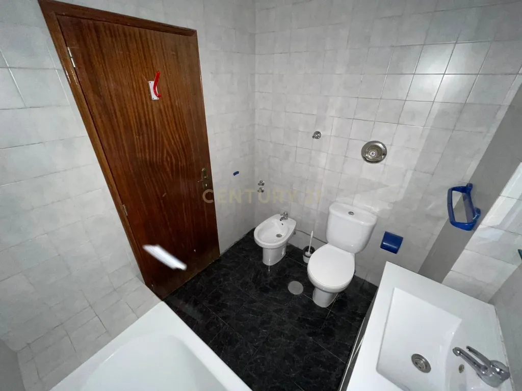 T3 em Vilar de Andorinho - Image 14