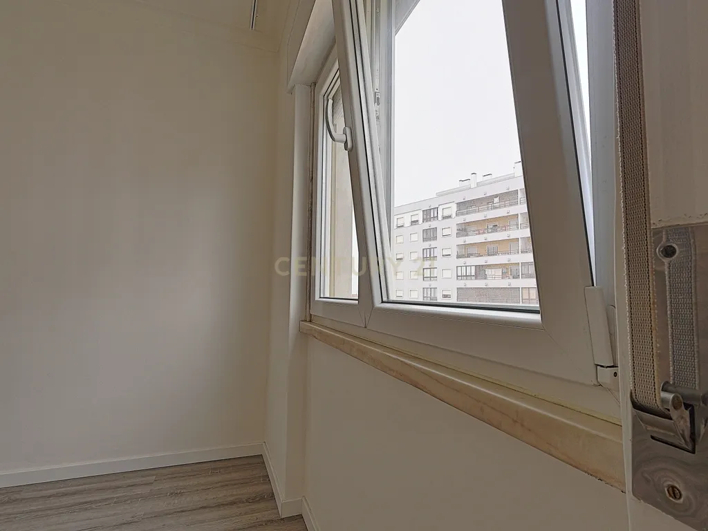 T2 Remodelado com Elevador | 86 m² | Aranguês – Setúbal - Image 7