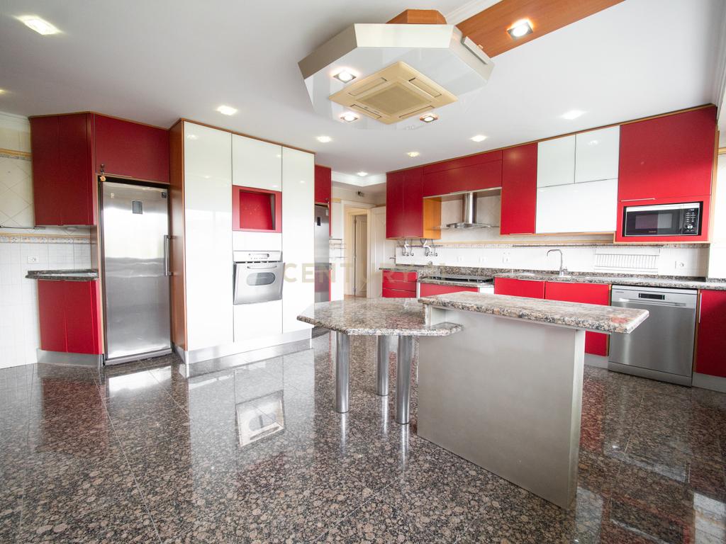 Apartamento T3 em Odivelas com Garagem e Elevador - Image 38