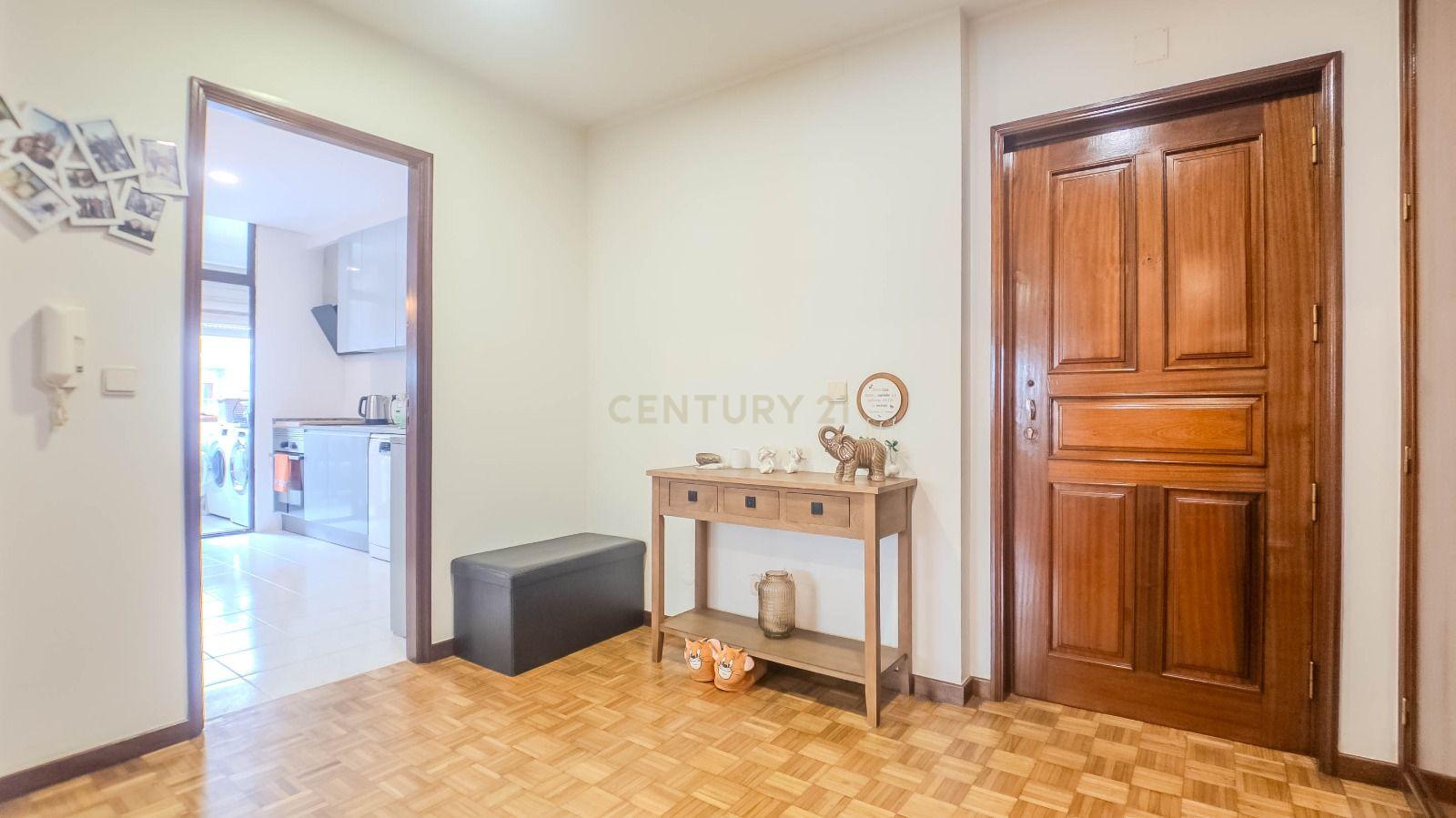 Apartamento T3 em Gondomar com luz natural e boa localização - Image 9