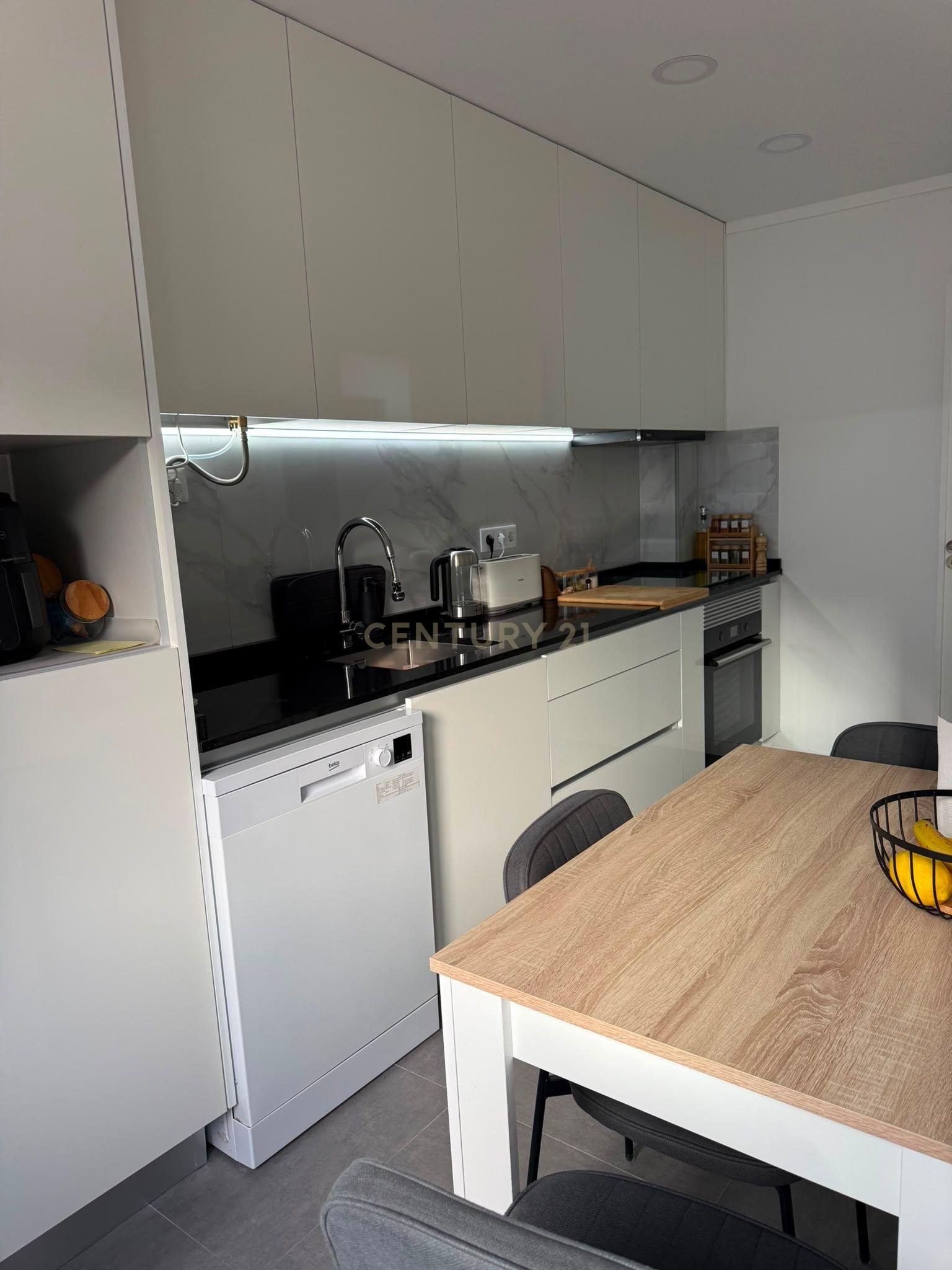 Fotografia 7 de Apartamento T2 Remodelado – Massamá | Chafariz