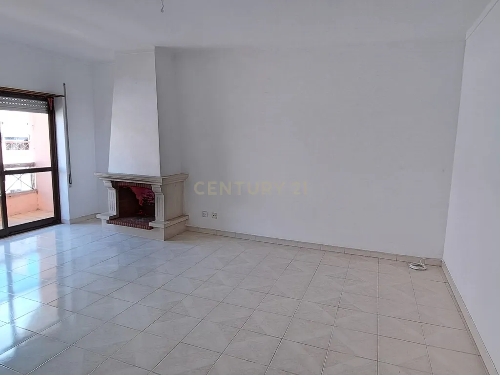 Apartamento T4 Duplex com 133m2 Montijo. - Image 10