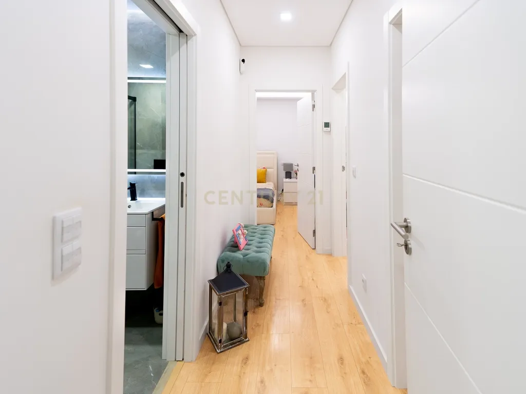 Moradia T3+1 Térrea de gaveto com Piscina, Domótica e Espaço Exterior | Fernão Ferro - Image 29