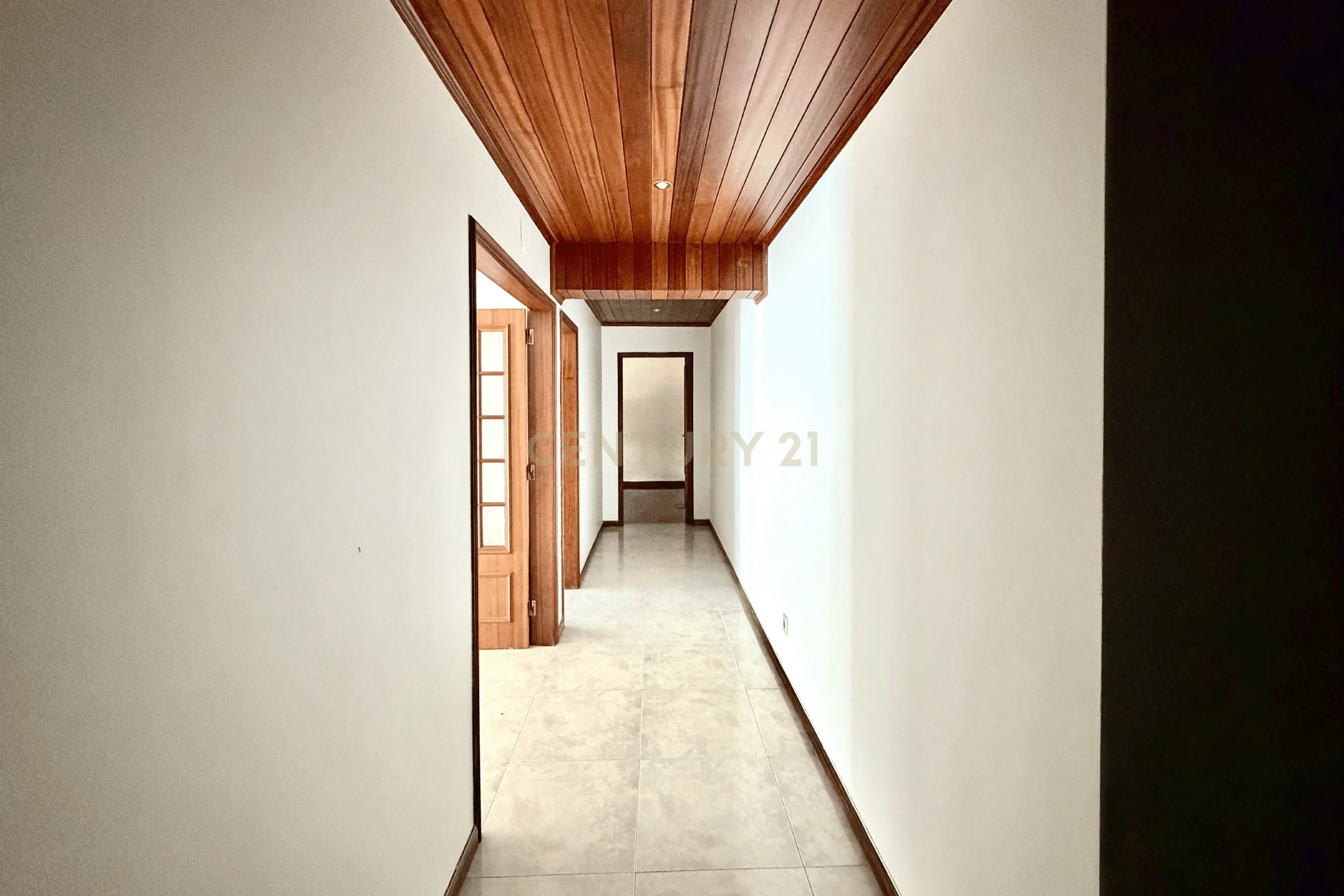 Fotografia 10 de Apartamento T4 com Terraço e Garagem, Massamá
