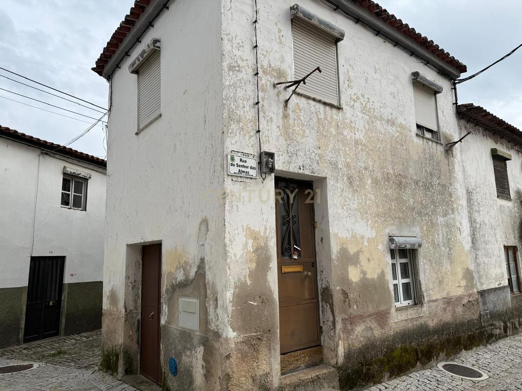 Moradia T1, Tinalhas, Castelo Branco - Image 1