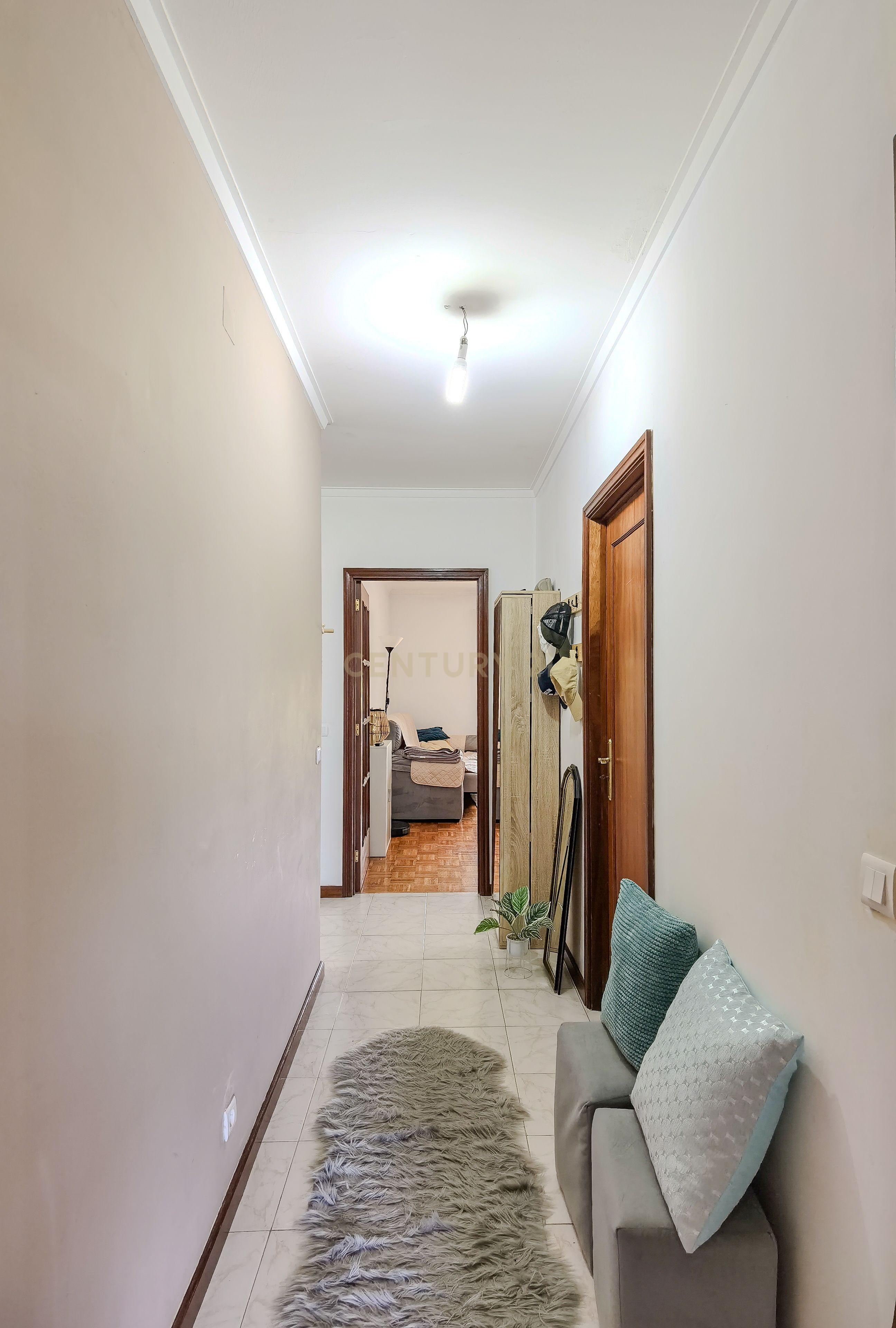 Apartamento T1+1 com Garagem e Vista Rio, Oliveira do Douro, Vila Nova de Gaia - Image 17