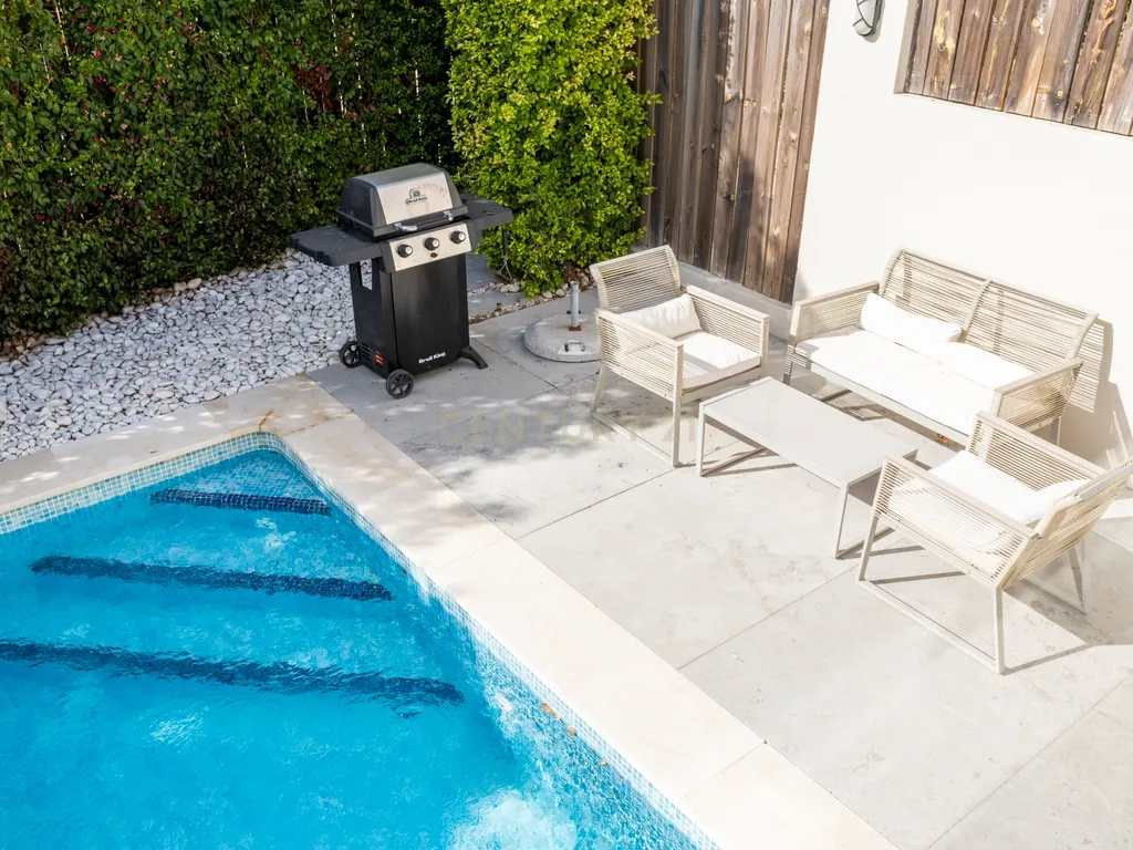 Moradia T5 de Luxo com Piscina, Ginásio, Sauna e Garrafeira em Birre, Cascais - Image 4