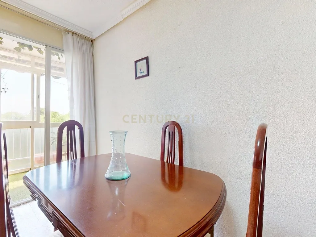 Apartamento T2 com Terraço em Madrid - Oportunidade de Recuperação - Image 11