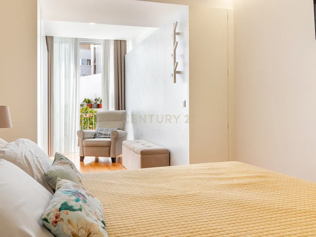 Extraordinário apartamento T3+1 com pátio exterior privado, junto ao Campo Pequeno, Lisboa. Em Venda! - Image 10
