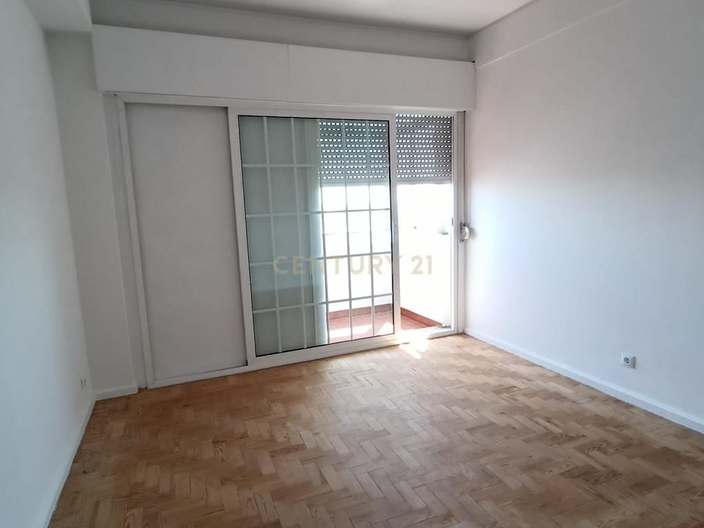 Apartamento 4 assoalhadas (T3) nos Olivais. Conforto e conveniência no coração da cidade - Image 29