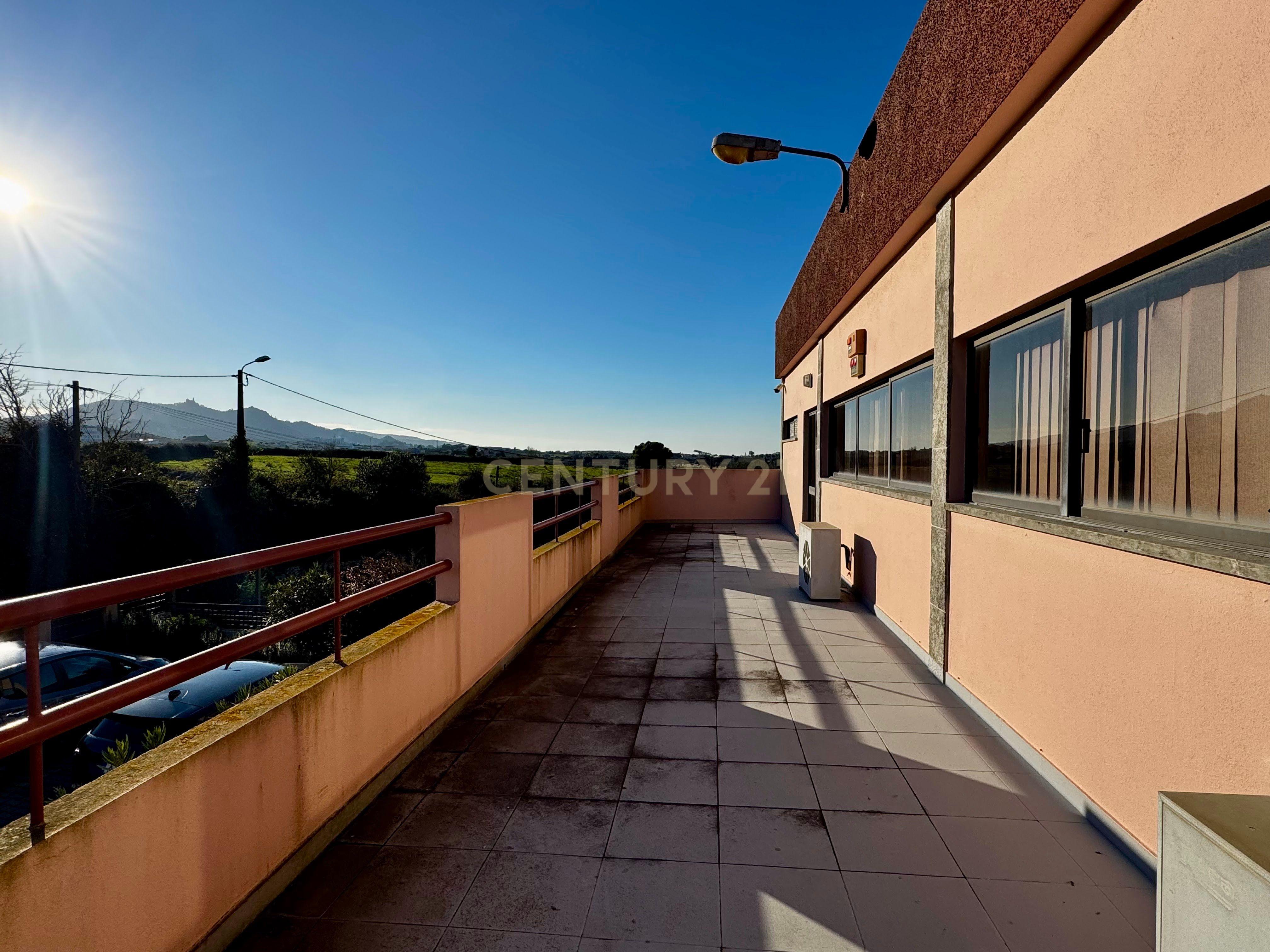 Armazém Industrial na Reta da Granja, em Martins - Image 56
