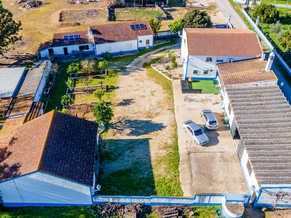 Quinta com 25.800M2 com moradia T6 em Casével, Santarém. - Image 49