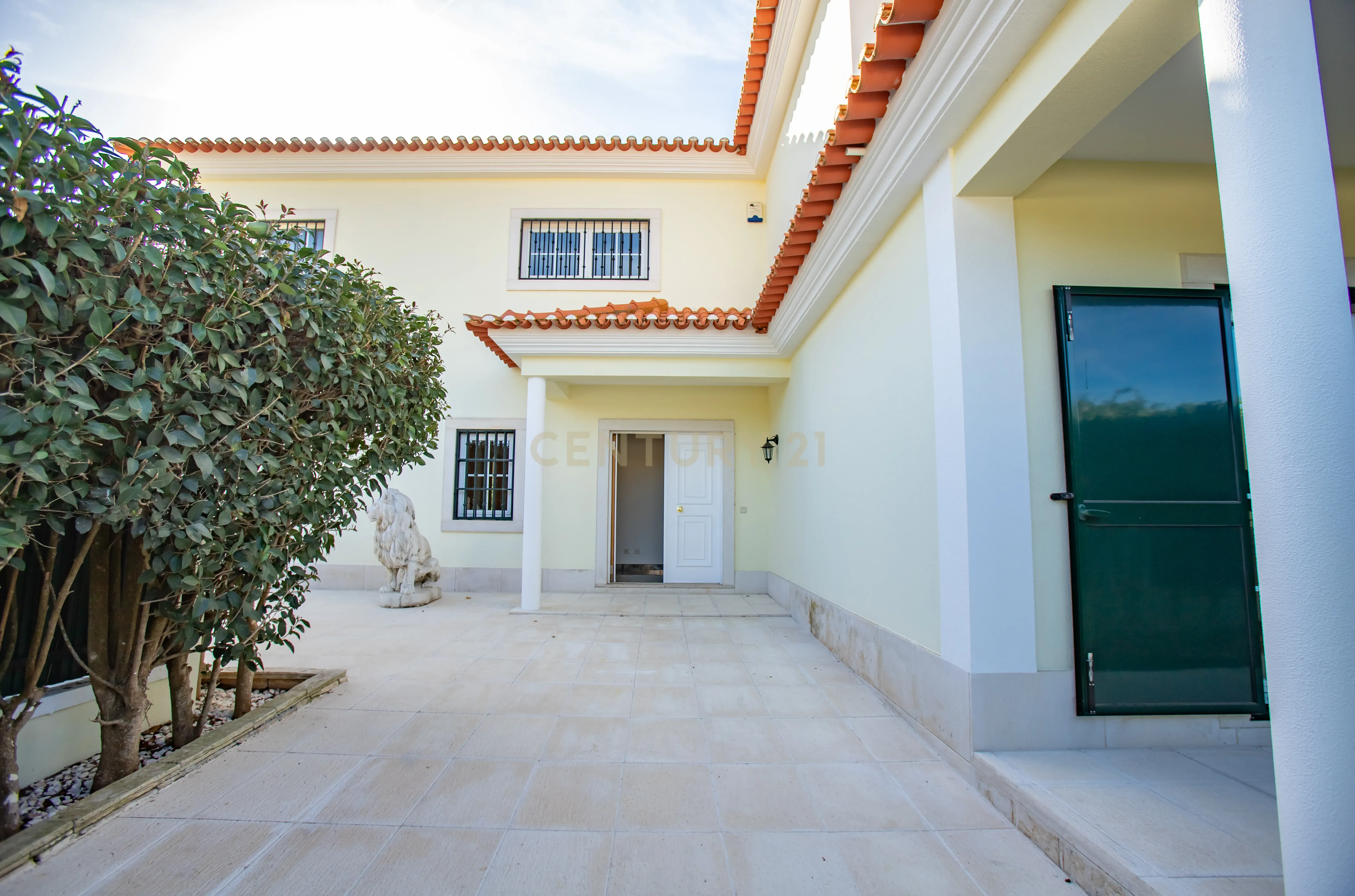 Moradia isolada na Areia , com 627 m2 de área total, piscina e jardim. - Image 29