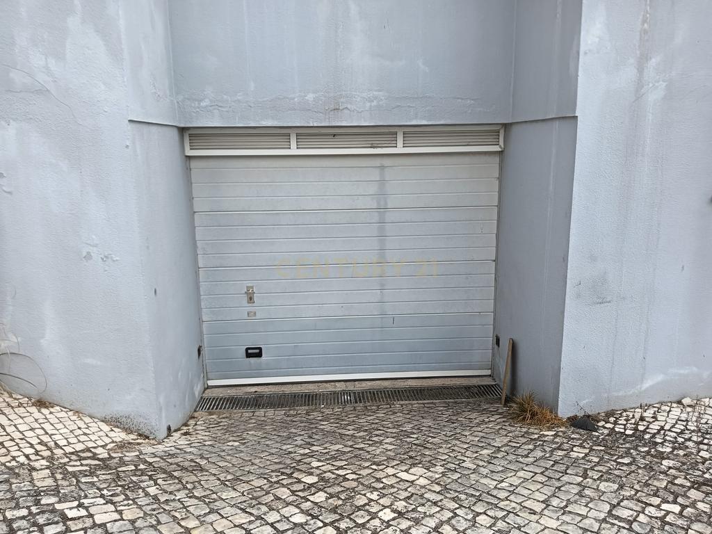 T3 com Suite/Garagem e Arrecadação - Vialonga - Image 63