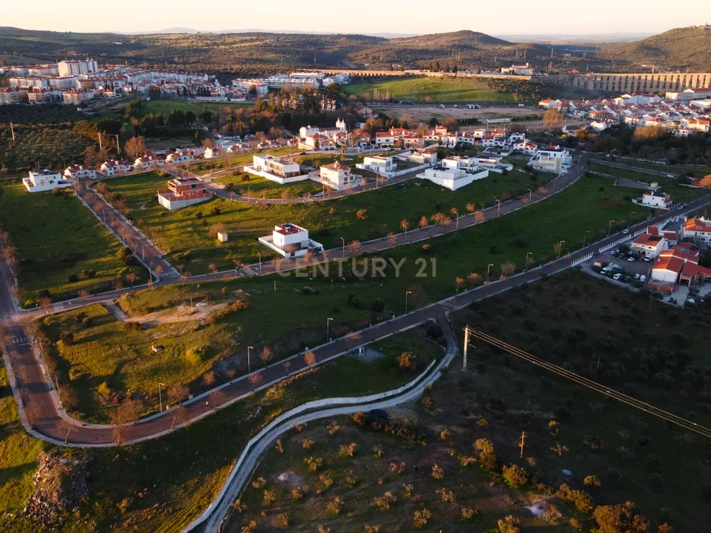 Lote 440m2 para construção de moradia isolada em zona nobre da cidade de Elvas - Image 5