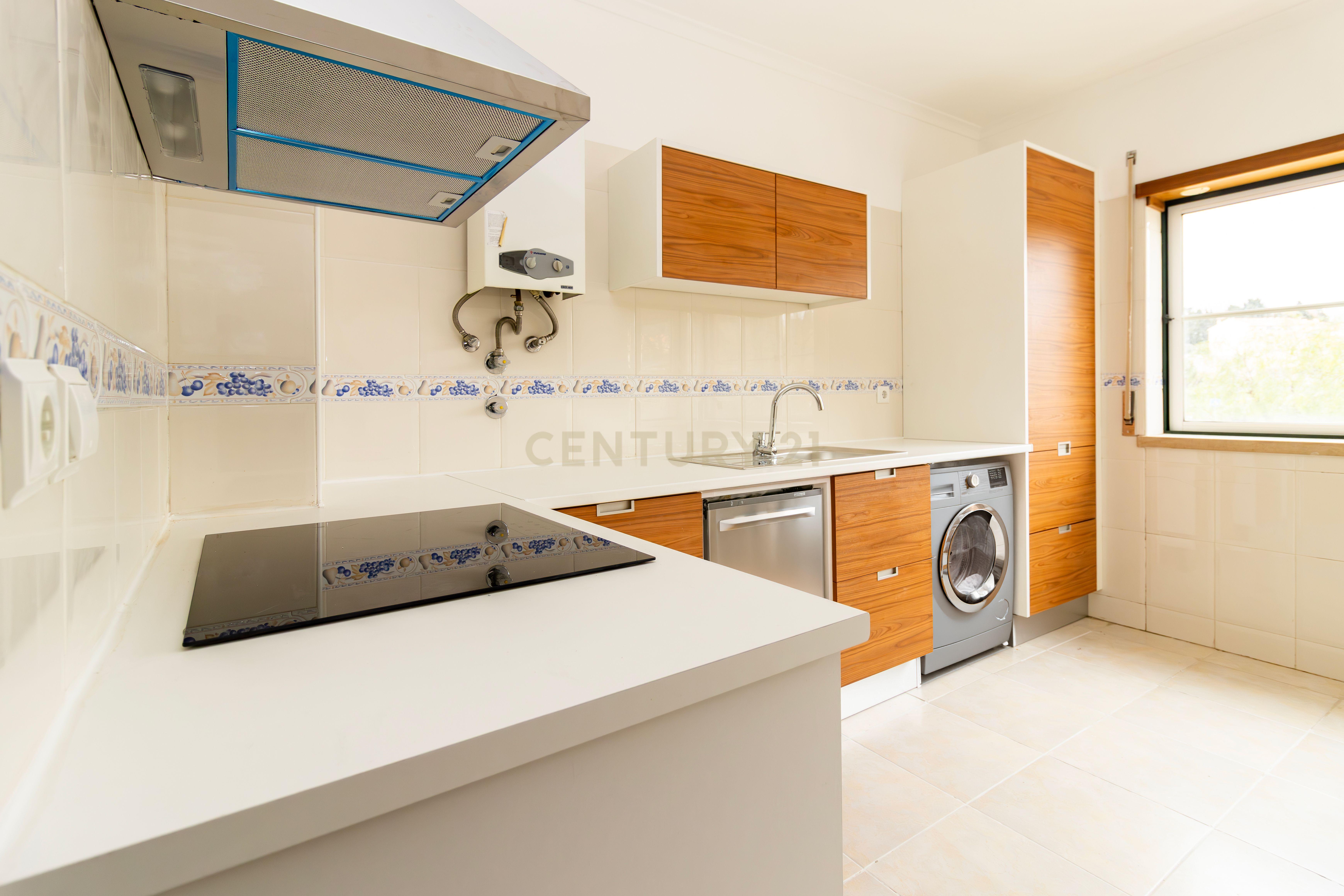 Apartamento T3 Totalmente Remodelado no Centro de Alcobaça - Image 2