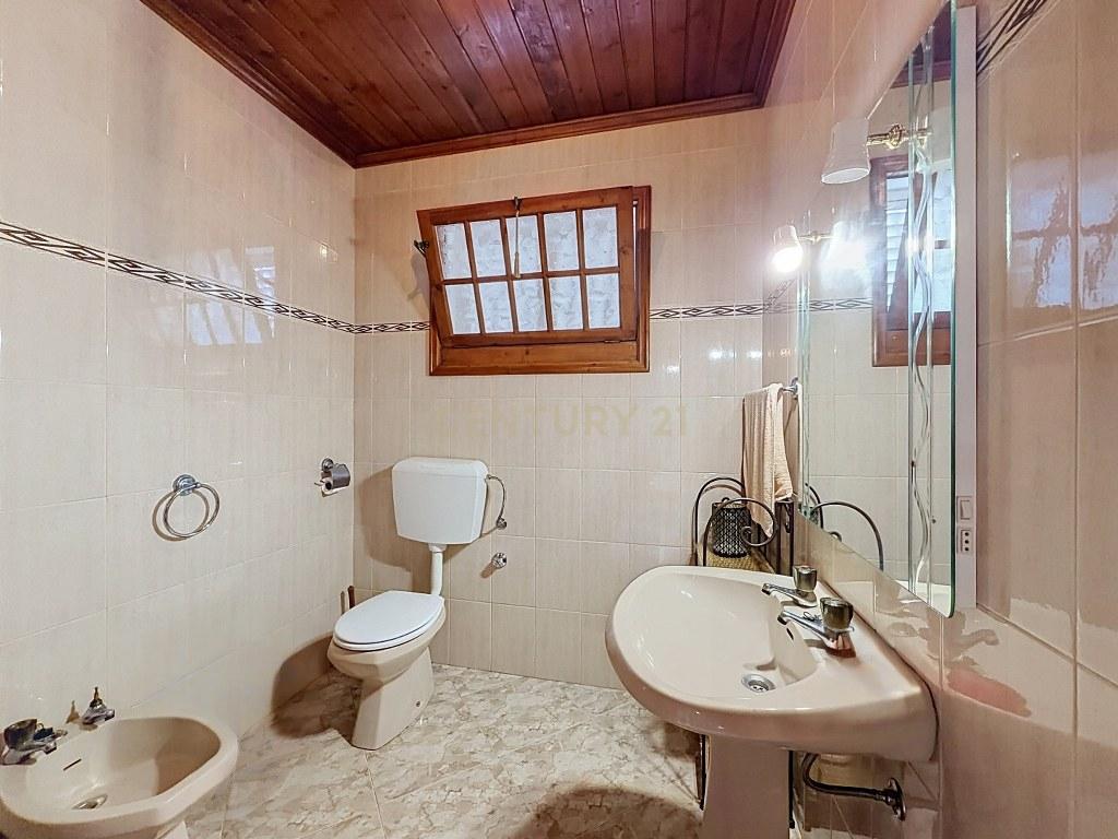 Moradia T3+1 térrea com garagem, jardim e amplo terreno — Aflitos, Fenais da Luz - Image 14