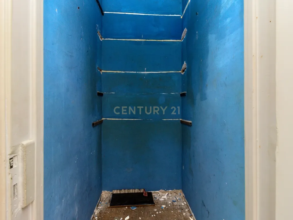 Apartamento T2 em Remodelação - Portela de Sintra - Image 16