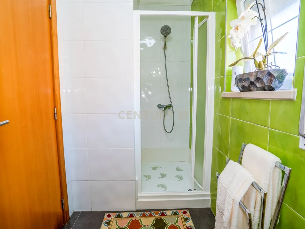 Moradia T4 Independente com Anexo | Lote 635 m² - Image 13