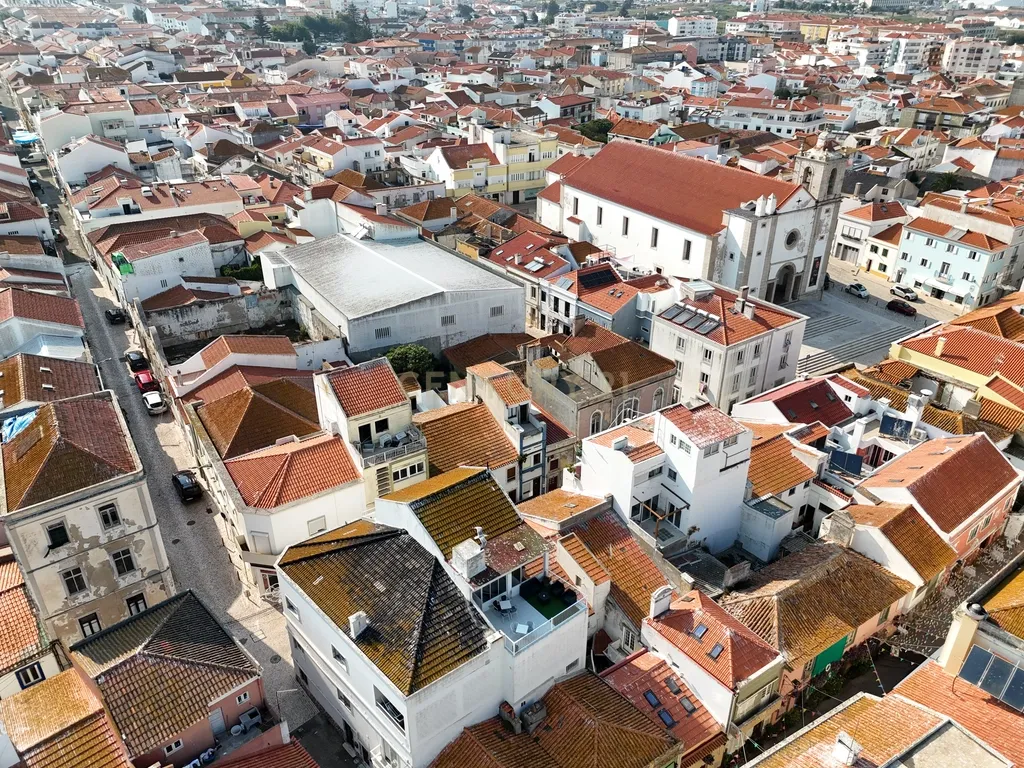 PRÉDIO PARA RECUPERAR, NO CENTRO HISTÓRICO DE PENICHE - Image 81