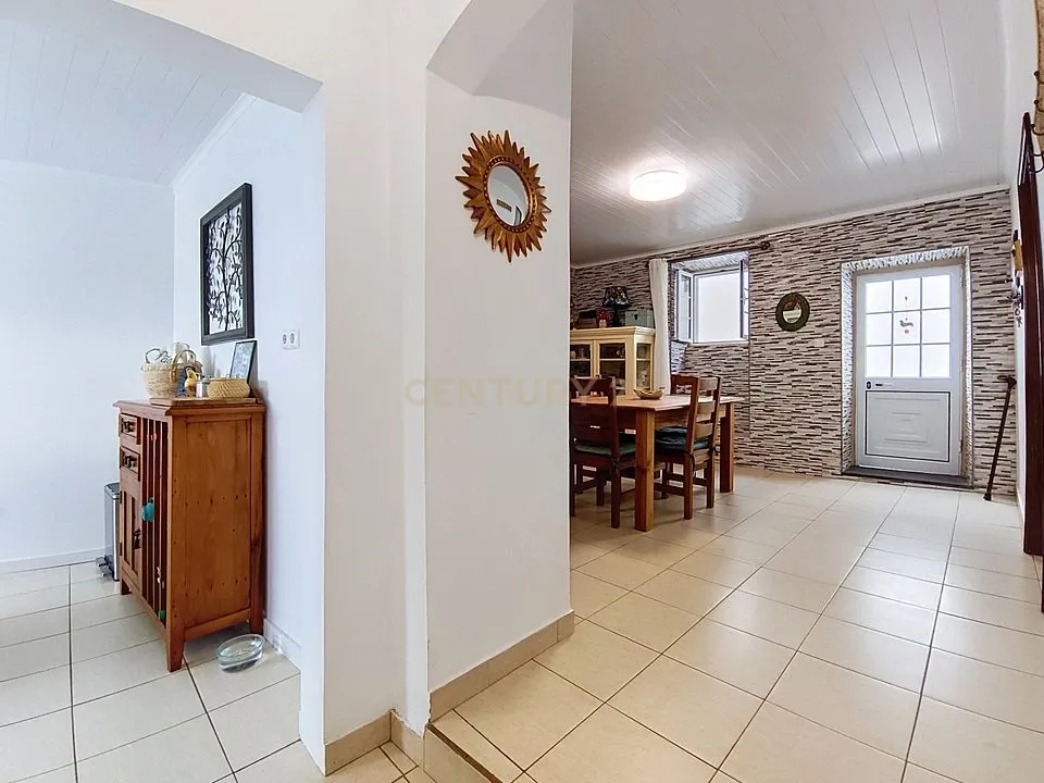 Moradia T2 no Centro da Vila do Nordeste | Jardim e Excelente Potencial de Investimento - Image 19