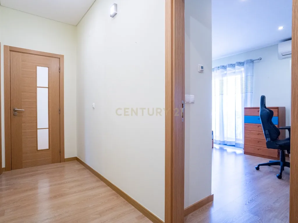 Moradia Contemporânea T4 em Santo António da Charneca - Barreiro - Image 22